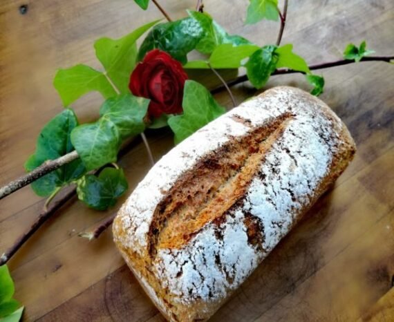 PAN ARTESANAL 100% ESPELTA CON HARINA INTEGRAL Y SAL MARINA  MASA MADRE 800 GR.